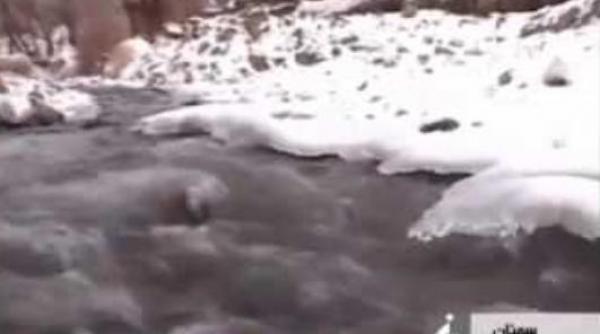 furtuna de zapada fara precedent in nordul iranului viscolul a adus doi metri de zapada video