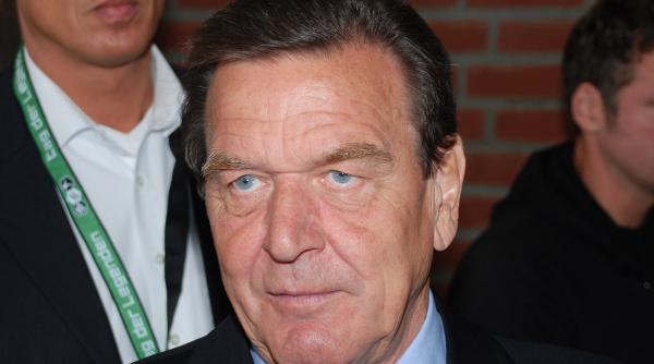 ndr serviciile de informatii americane l au spionat cel putin din 2002 pe fostul cancelar german gerhard schroder