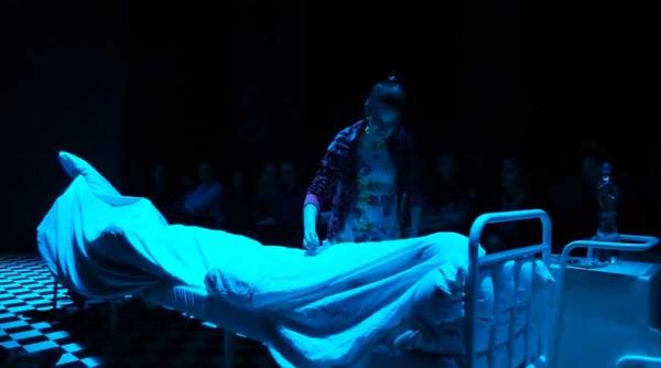 dumnezeu iubeste in laboratorul de noapte