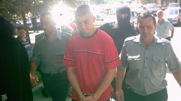 macedonia castreaza pedofilii romania ii mangaie pe crestet