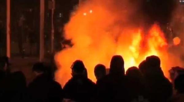 sediul presedintiei bosniace incendiat de manifestantii furiosi presa locala scrie despre primavara bosniaca