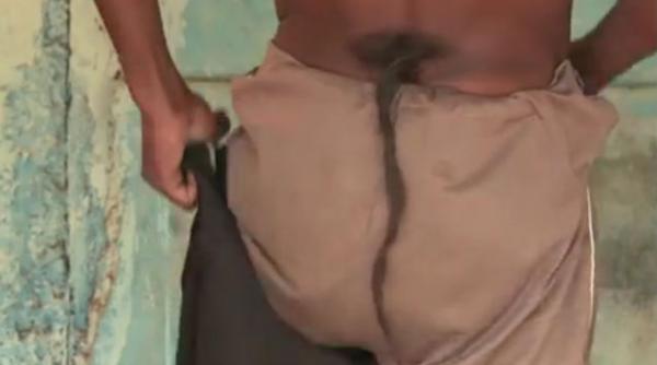 indian cu coada si capacitatea de a se catara usor in copaci venerat ca un zeu de localnici