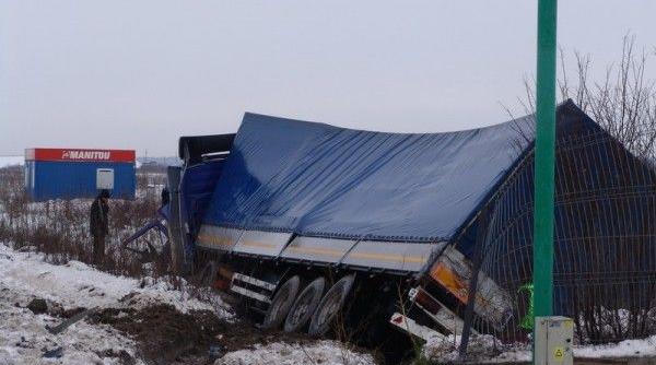 trafic blocat pe dn1 oradea huedin doua autotrenuri s au ciocnit soferii sunt incarcerati