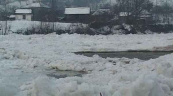 alerta hidrologica pe raul bistrita zeci de gospodarii din neamt risca sa fie inundate dupa ce gheata a blocat cursul apei