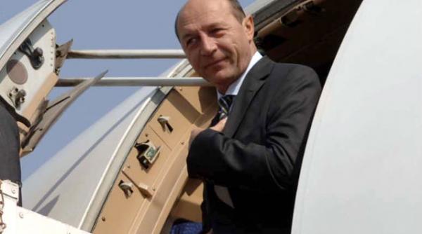 pasagerii basescu si udrea au intarziat 30 de minute cursa tarom cluj bucuresti