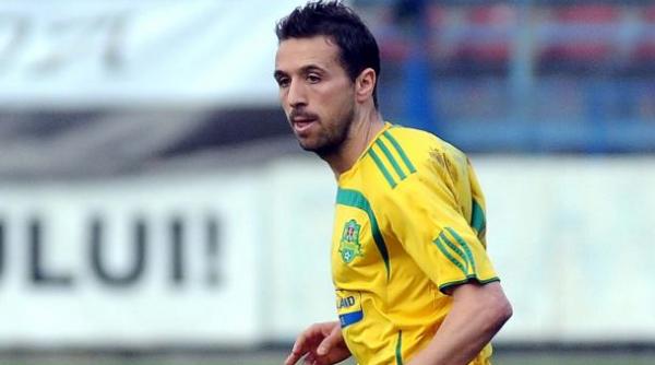 sanmartean a semnat cu steaua fotbalistul va evolua sub culorile ros albastre un an si jumatate