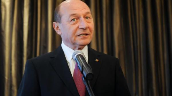 basescu asterne covorul pentru o speculatie pe piata valutara