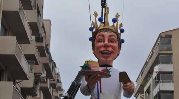 carnavalierul sau scurta istorie a regelui ce va fi ars pe rug