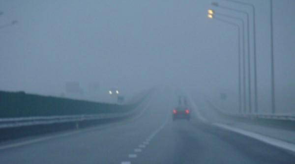 ceata densa afecteaza vizibilitatea pe mai multe drumuri din tara unde sunt restrictii de circulatie