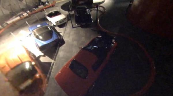 opt masini unice inghitie de un crater format sub muzeul corvette momentul incredibil surprins de camerele de supraveghere video