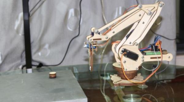 robotul uarm noul paharnic