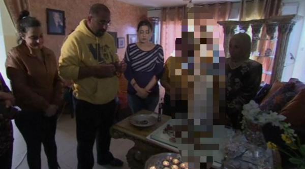 mii de oamenii vin s o vada ce se intampla in casa unei familii dintr un orasel aflat in nordul israelului video