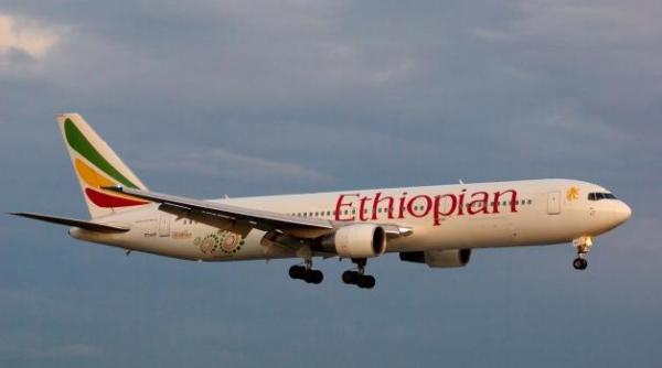 un avion etiopian deturnat deasupra sudanului a aterizat la geneva teroristii negociaza cu autoritatile elvetiene