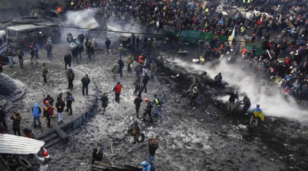 iadul s a dezlantuit in ucraina 21 de morti in urma confruntarilor violente dintre manifestanti si fortele de ordine