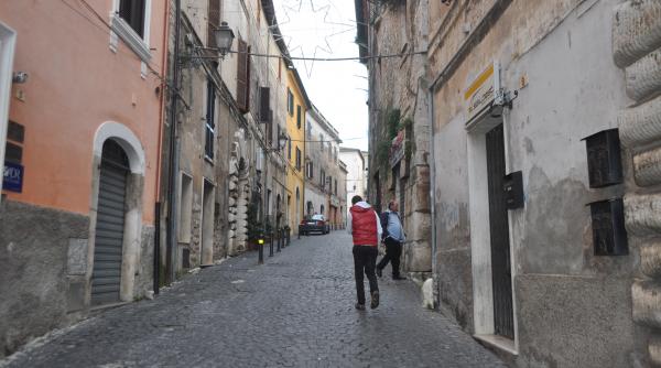 atentat la sezze romano italia un psihopat ii scoate din cauza pe romani