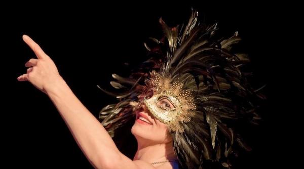 piesa de teatru mic si al dracu la carnavalul de la venetia 2014