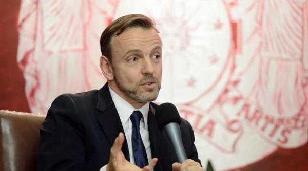 omul zilei stephen barlow