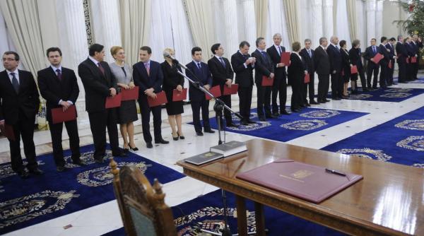 sedinta de guvern astazi de la ora 12 00 tot astazi ministrii liberali isi depun oficial demisiile