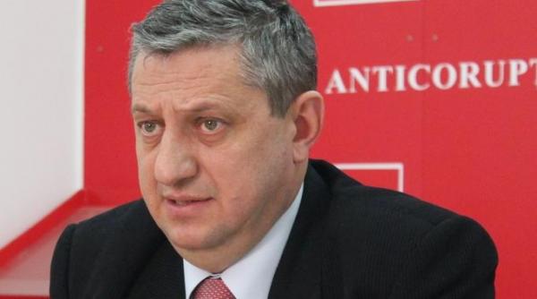 presedintele psd alba antonescu este prea obtuz orgolios si ermetic tariceanu este consecvent si determinat