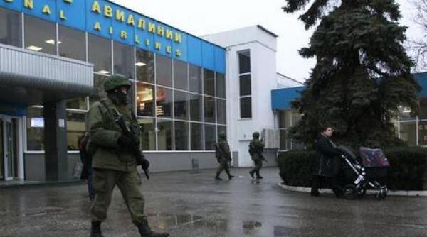 trupele ruse au preluat controlul asupra a doua aeroporturi din crimeea