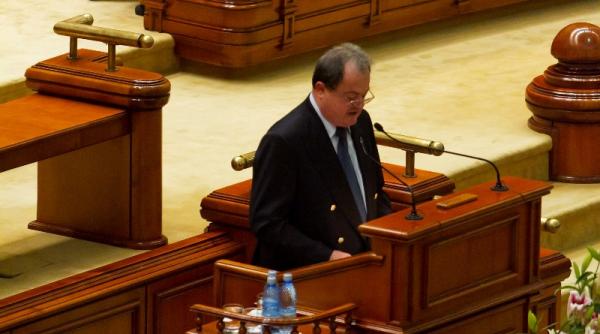 blaga in plenul parlamentului pnl nu este in opozitie are prefecti si subprefecti in toata tara