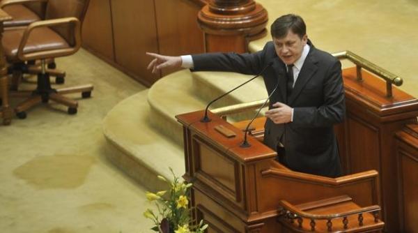 crin antonescu a demisionat din functia de presedinte al senatului