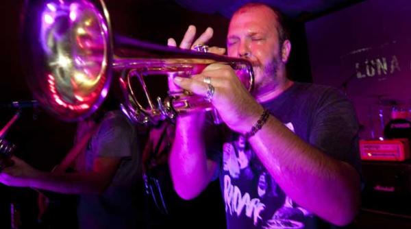 luna amara lanseaza cd ul live la conti in fabrica