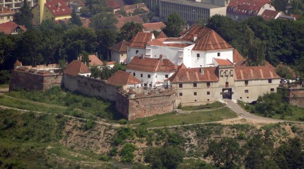 primaria brasovului vrea sa achizitioneze cetatuia brasov a mai scazut pretul de la cinci milioane de euro trei