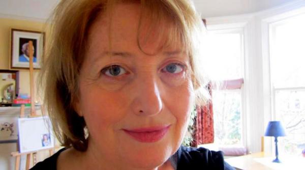 artista maria chibacu uneori trebuie sa tragi lumea de maneca sa si acorde un ragaz de complicitate