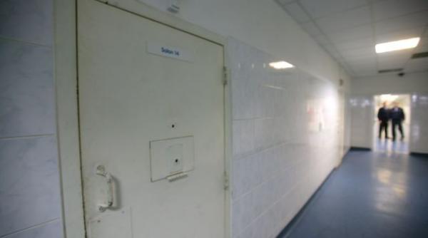 copos mm stoica si gica popescu impart aceeasi celula la rahova cei trei sunt in perioada de carantina