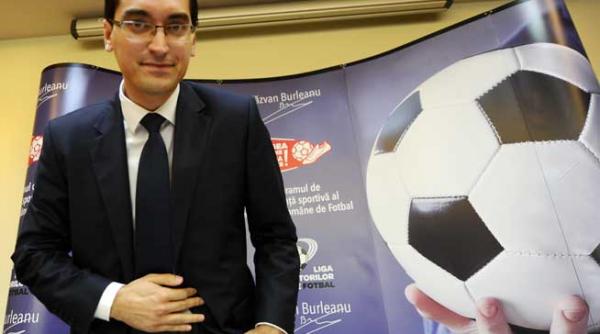 un basist la casa fotbalului burleanu decorat de basescu in 2009