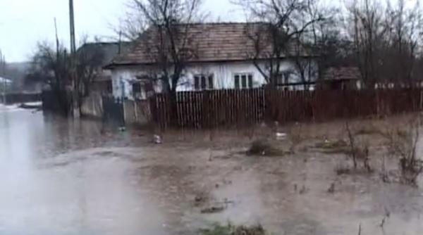cod portocaliu de inundatii pe 5 rauri din judetele dolj si olt zeci de oameni au fost evacua i