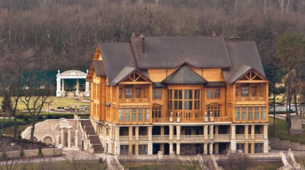 ucraina scoate la vanzare bunurile si proprietatile lui ianukovici