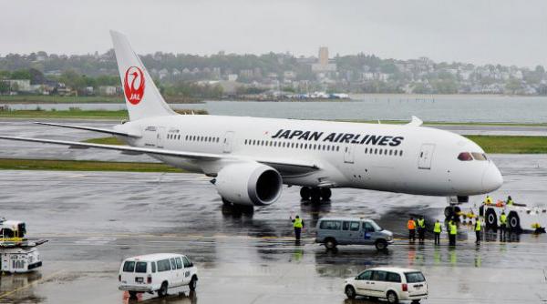 un avion al japan airles a aterizat de urgenta in honolulu