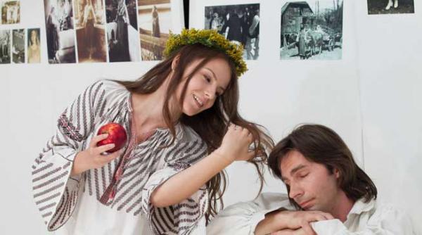 la blouse roumaine sau cum se naste o lume