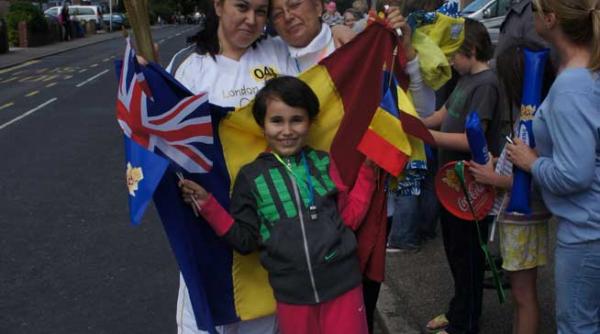 lector univ dr cristina bogdan a pune stapanire pe urechea celuilalt