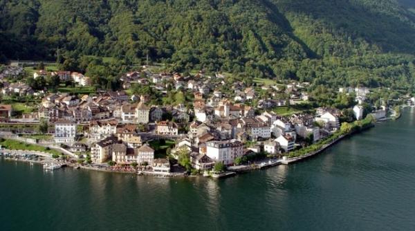 o curiozitate pe harta europei satul taiat in doua de o granita