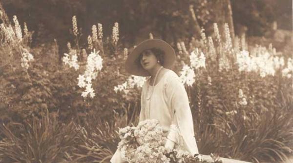 parfumul reginelor romaniei