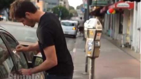 video cum reac ioneaza tracatorii atunci cand un alb sparge o ma ina