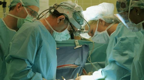 premiera mondiala chirugi francezi operatie inima deschidere torace