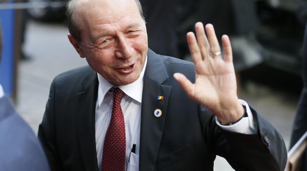 base are doua mere de la petitia antiacciza