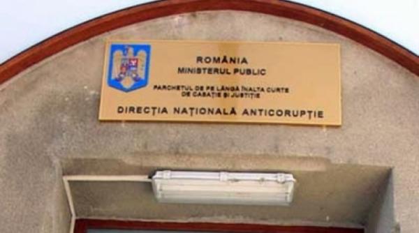 director din cadrul autoritatii rutiere romane retinut de procurorii dna pentru luare de mita