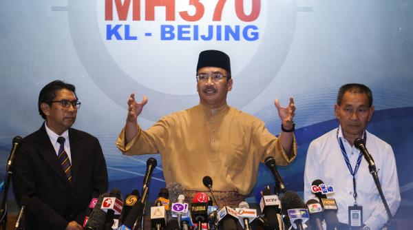 breaking news sistemele de comunicatii intrerupte intentionat la bordul avionului malaezian deturnat