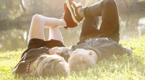 profitati de soarele de martie si aprilie ultravioletele ajuta la evitarea depresiei fixarea vitaminei d prevenirea osteoporozei