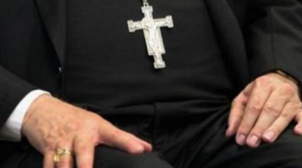 preot din brasov cercetat pentru afaceri ilegale cu locuri de veci prejudiciul este de peste 500 000 de lei