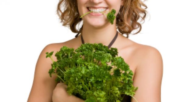 11 motive pentru care e bine sa mananci patrunjel afla ce beneficii aduce sanata ii