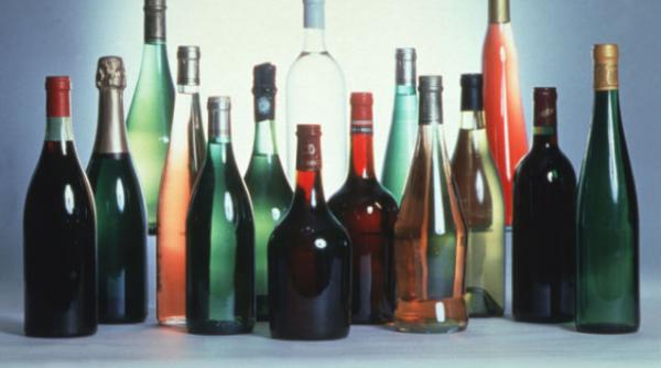 14 rusi au murit intoxicati cu alcool contrafacut