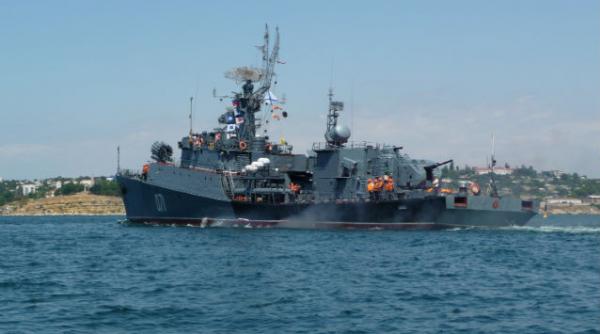 nava de razboi ucraineana luata cu asalt de persoane inarmate