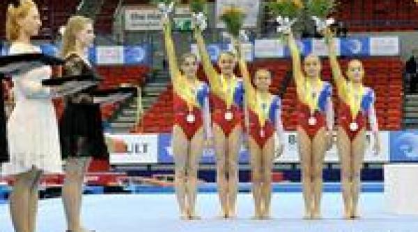 gimnastica echipa de junioare a romaniei medaliata cu argint in italia