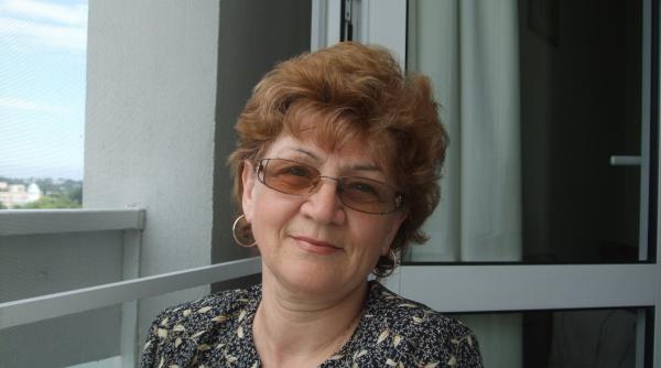 scriitorul prof lina codreanu scrisul bucuria de a imparti din roadele gandirii mele asa cum impartea bunica painea aburinda nepotilor